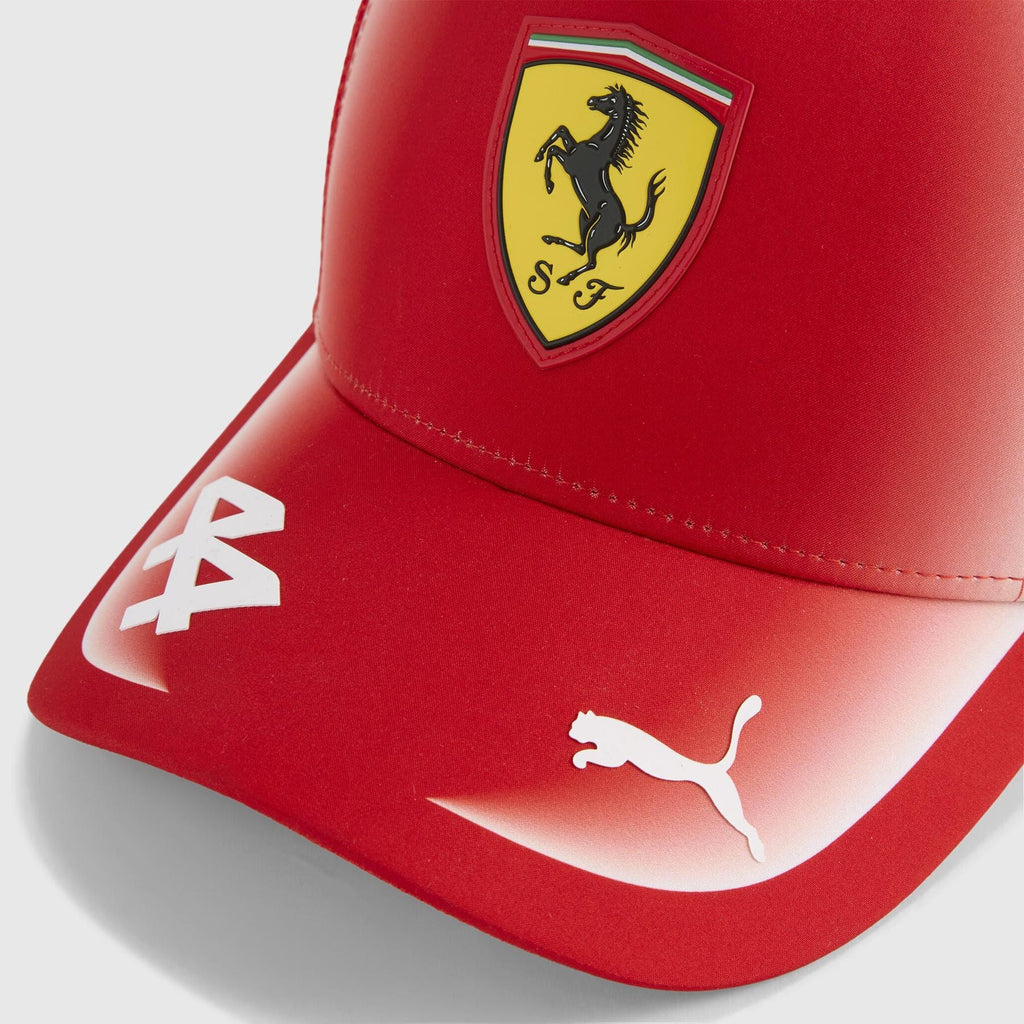 Gorra Lewis Hamilton Ferrari F1 2026 Trucker Puma - vista 3