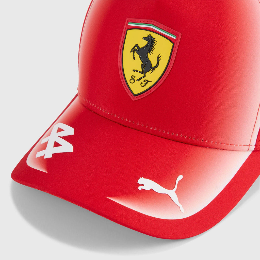 Gorra Lewis Hamilton Ferrari F1 2026 Puma - vista 2
